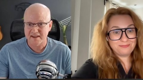 Alisa Reznik und Gastgeber Matt Dixon bei der Aufnahme von The Operating System Show